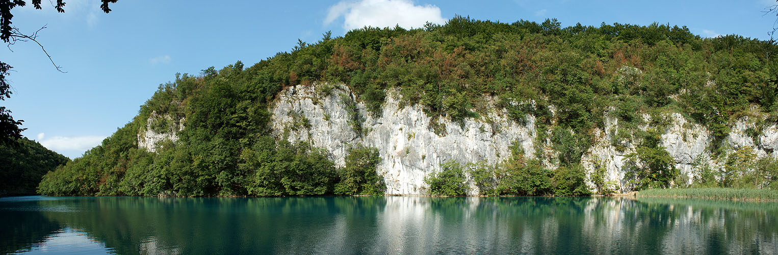 Photo panoramique du lac Milanovac à Plitvice
