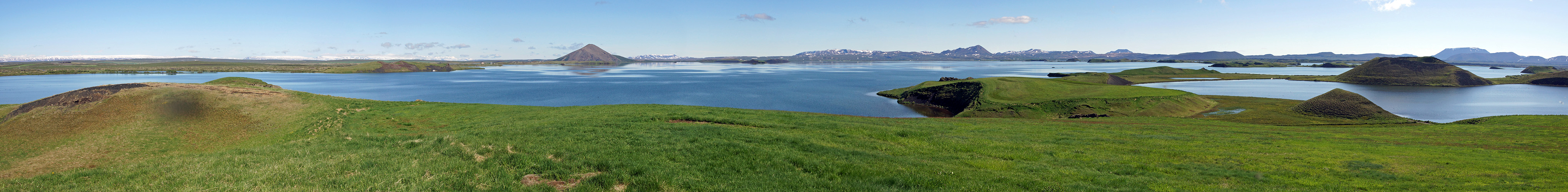 Photo panoramique du lac Mývatn