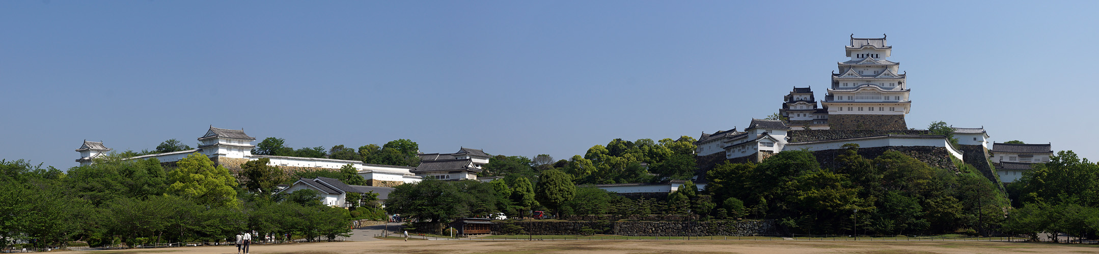 Photo panoramique du château [q]Himeji-jō[q] à Himeji