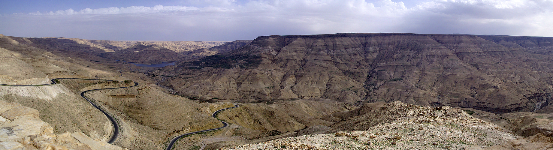 Photo panoramique du Wadi Mujib (route du ou des Rois)