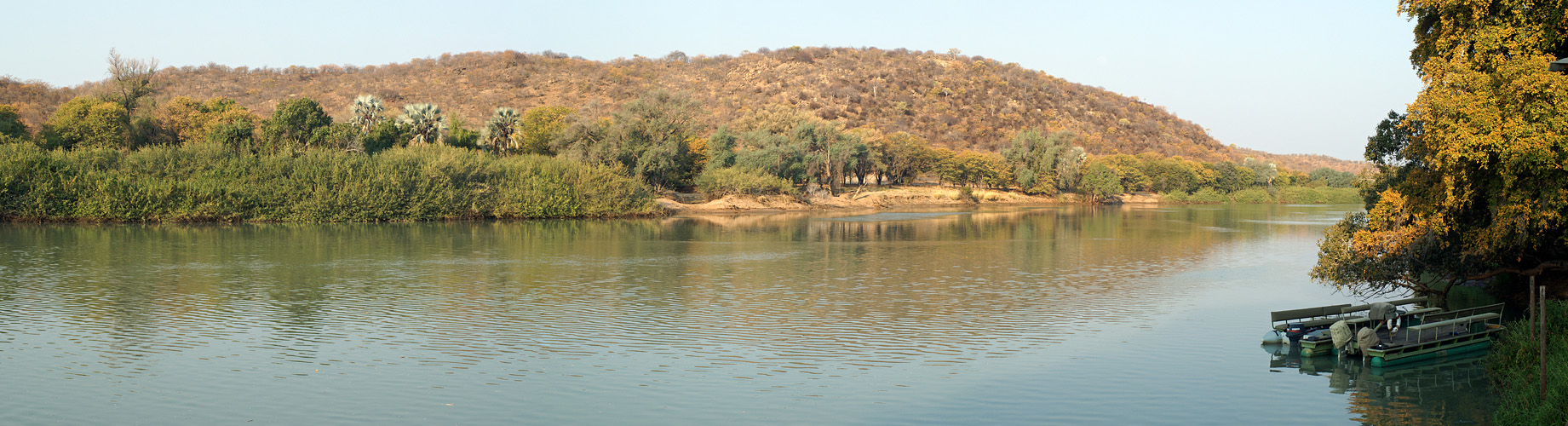 Photo panoramique de la rivière Kunene