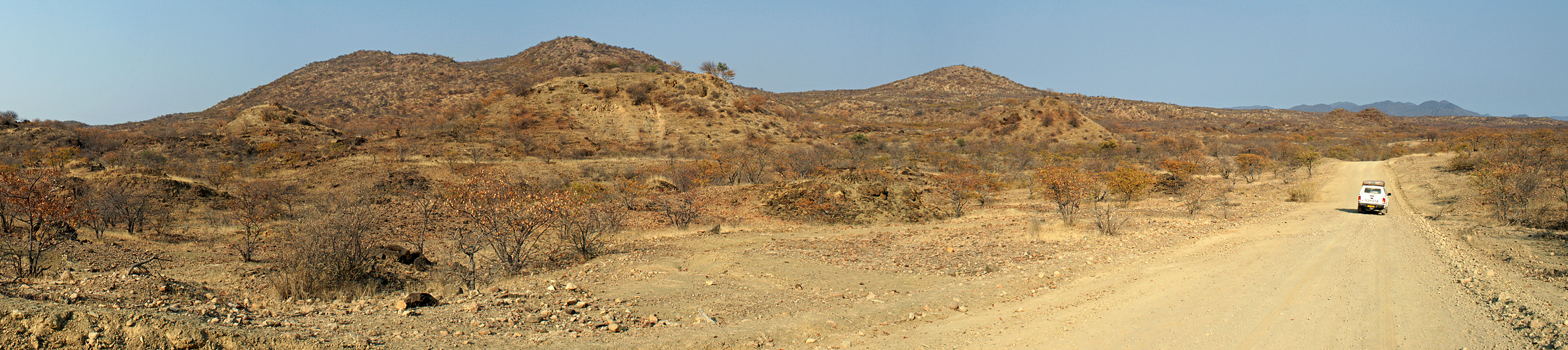 Photo panoramique de la piste près du [q]Kunene River Lodge[q]