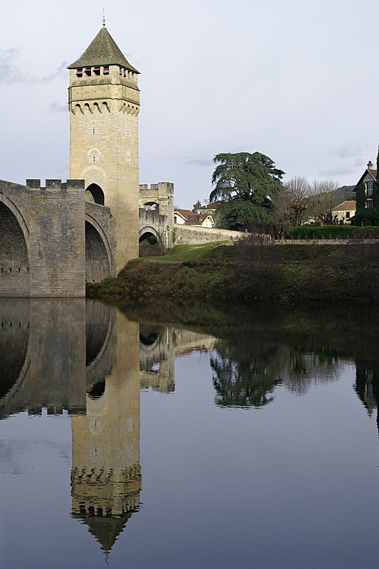 Reflets à Cahors - Reflet du Pont Valentré dans le Lot