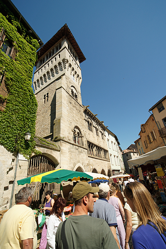 Balade dans le Tarn - Place des halles, Saint-Antonin Noble Val (Tarn & Garonne)