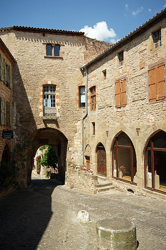 Balade dans le Tarn - Porte des Ormeaux, Cordes sur ciel (Tarn)