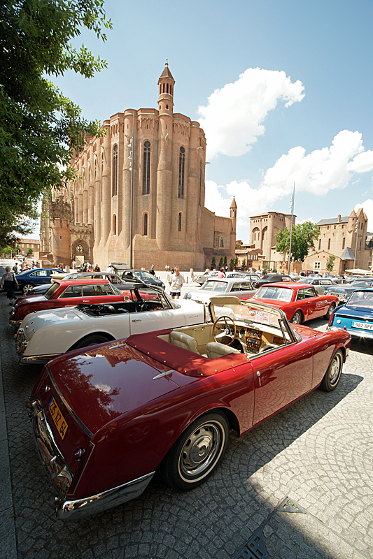 Balade dans le Tarn - Facel Vega sur la place Ste-Cécile, Albi (Tarn)