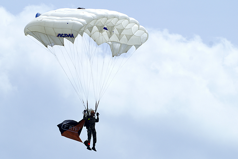 Air Expo - Parachutiste de l armée française