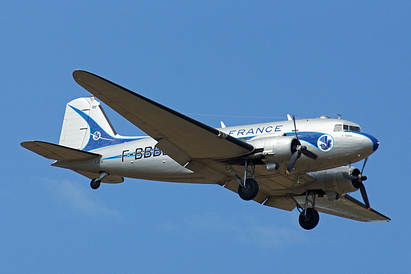 N avions à Francazal - Douglas DC-3 Dakota