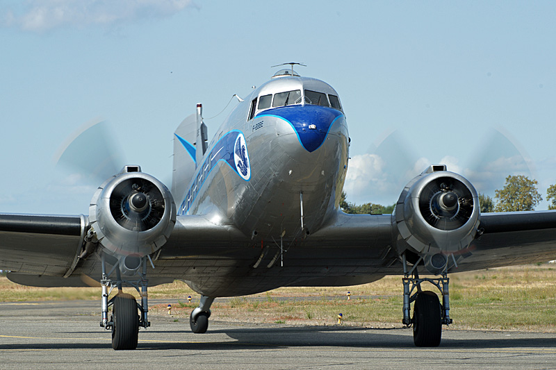 N avions à Francazal - Douglas DC-3 Dakota