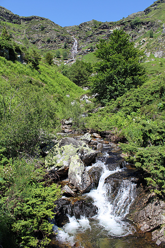 Etang d Arbu - La cascade descendant de l étang