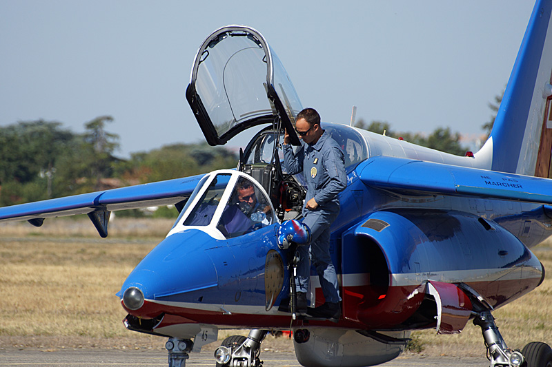N avions à Francazal - Préparation de la patrouille de France[br](Alpha Jet)