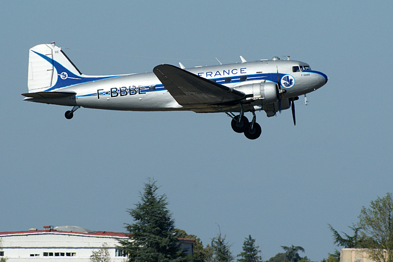 N avions à Francazal - Douglas DC-3 Dakota