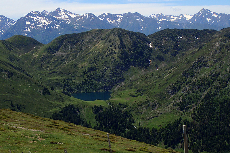 Le Mont Né - Le lac de Bareilles depuis le sommet du Mont Né