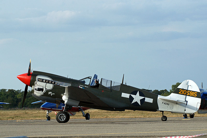 N avions à Francazal - Curtiss P-40N Warhawk