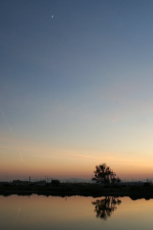 Sur les rives de la Méditerranée - Coucher de soleil sur port de Leucate