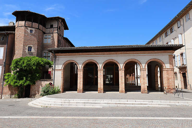 Au fil du Tarn et de l Aveyron... - La place du Griffoul à Gaillac