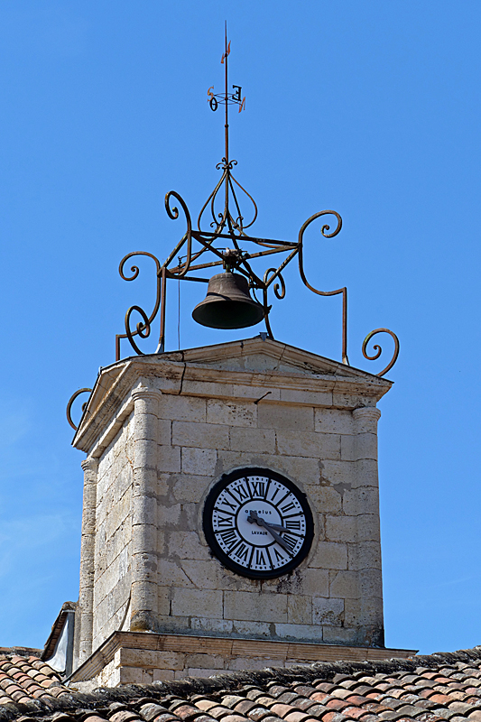 Halles du Gers ! - [b]Saint-Clar :[/b] l horloge de la halle-hôtel de ville