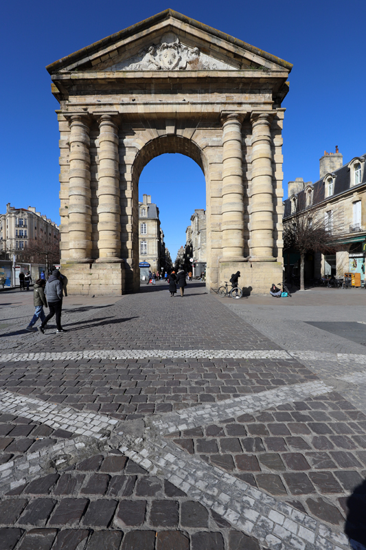Bordeaux - La Porte d Aquitaine sur la Place de la Victoire