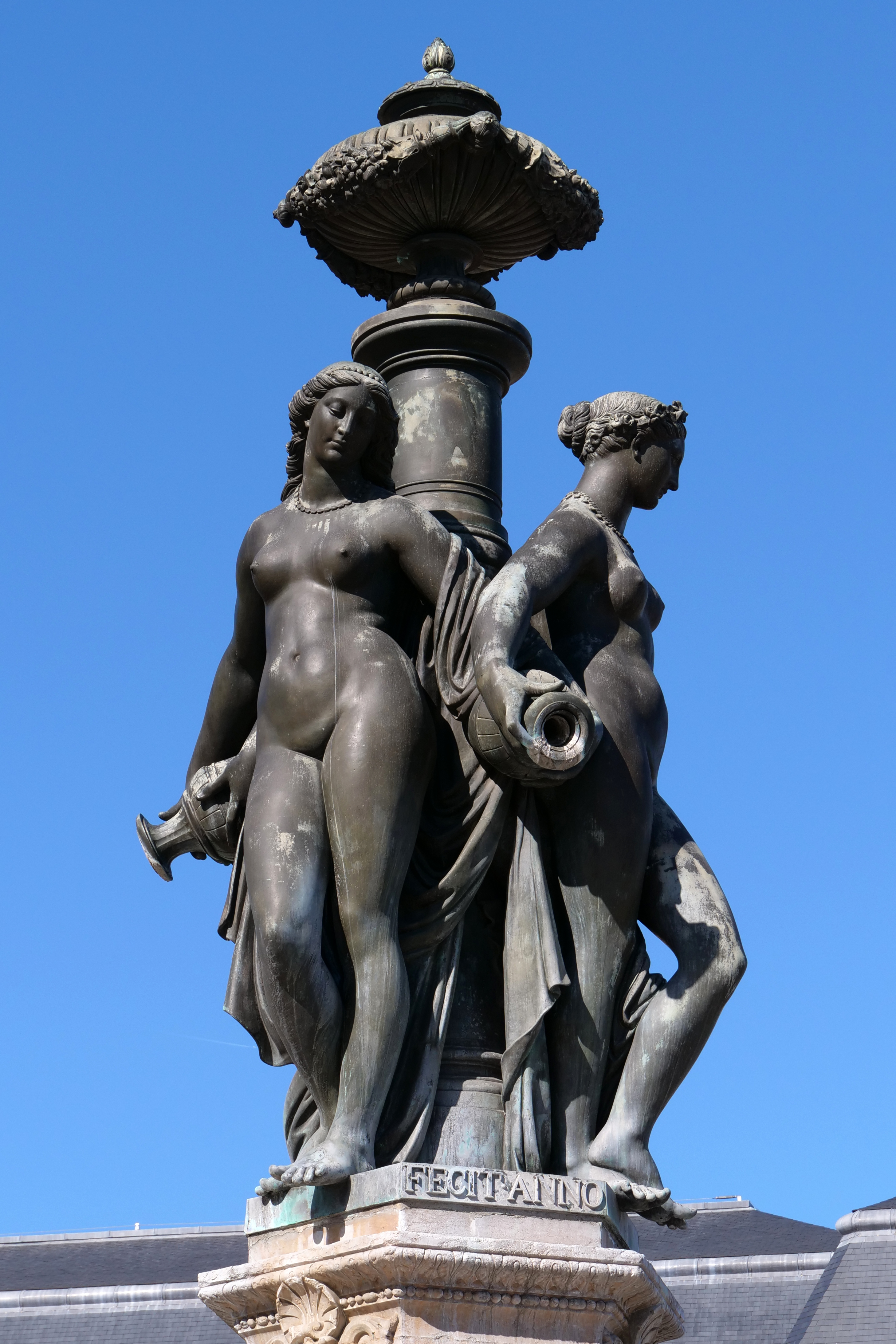 Bordeaux - La fontaine des Trois Grâces sur la Place de la Bourse