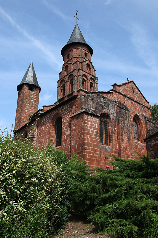 De rouge à blanc ! - Collonges-la-Rouge - l église Saint-Pierre
