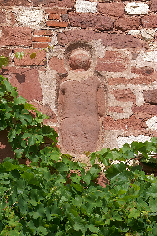 De rouge à blanc ! - Collonges-la-Rouge - en face de la chapelle des Pénitents