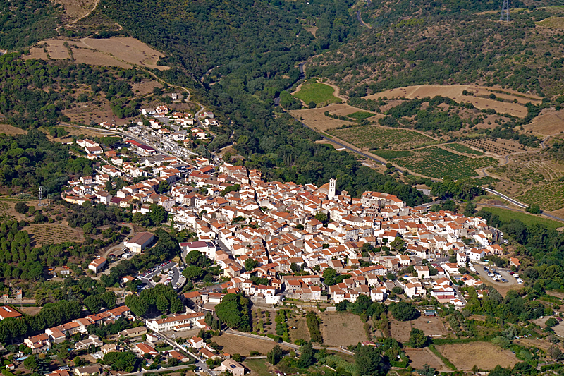 Vol au-dessus des châteaux Cathares ! - Le village de Latour-de-France
