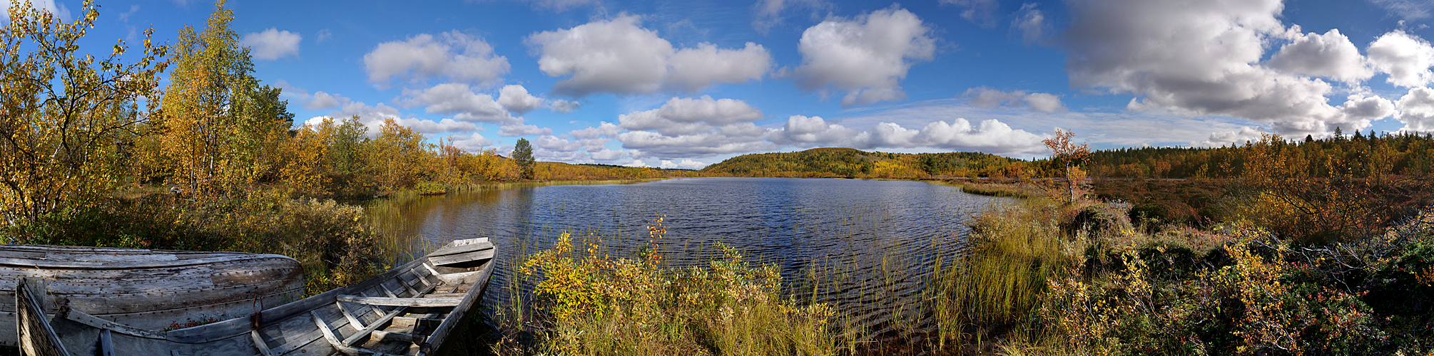 Photo panoramique du lac Mukkaperänjärvi