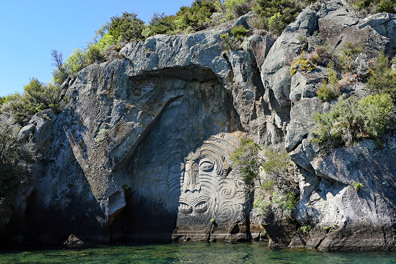 [q]Ngātoroirangi[q] - lac Taupō