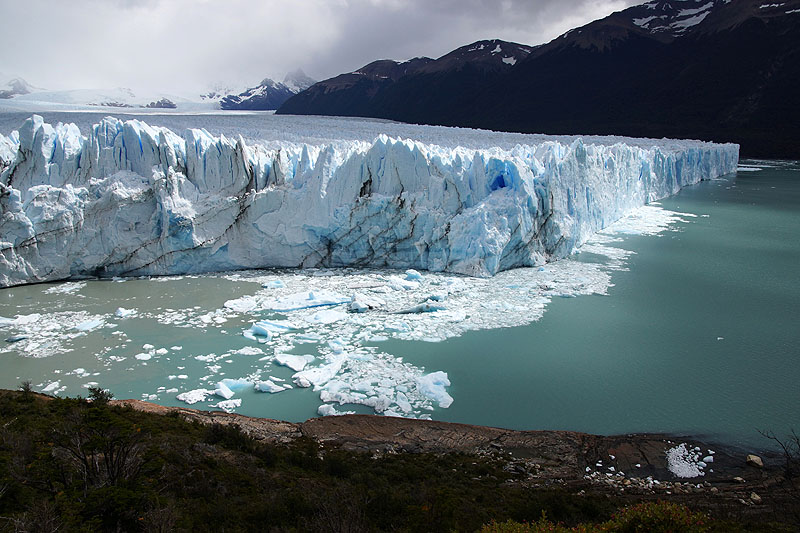 Passerelles devant le [q]Perito Moreno[q]