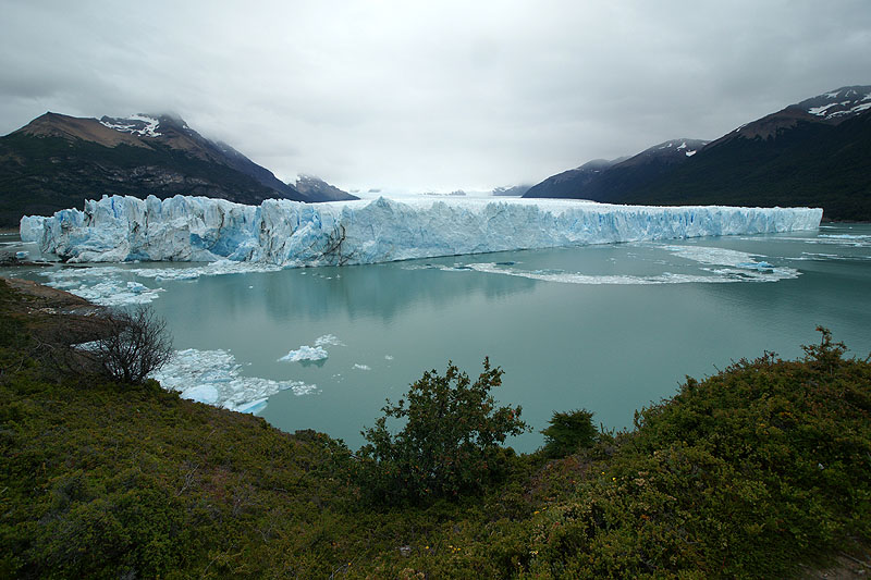 Passerelles devant le [q]Perito Moreno[q]