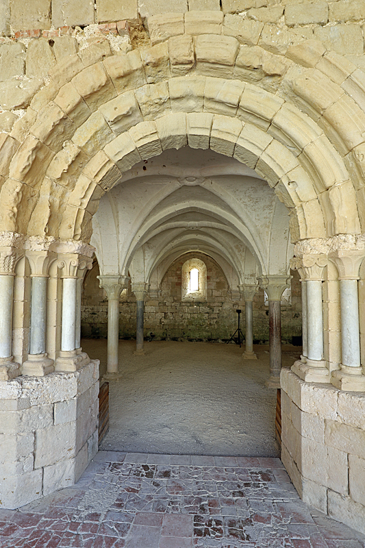Abbaye de Flaran - Entrée de la salle capitulaire.