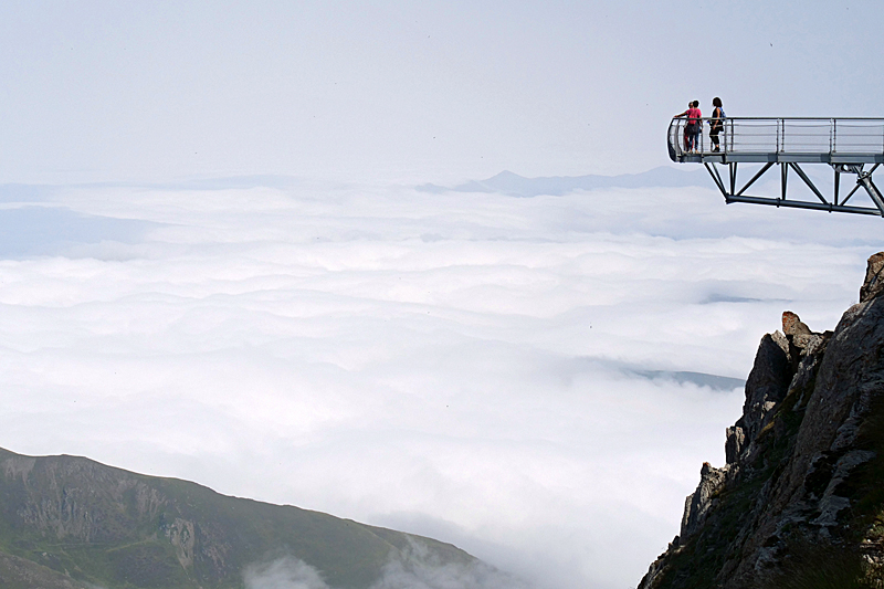 Pic du Midi - Le Ponton dans le Ciel, ou plutôt au dessus de la mer de nuages