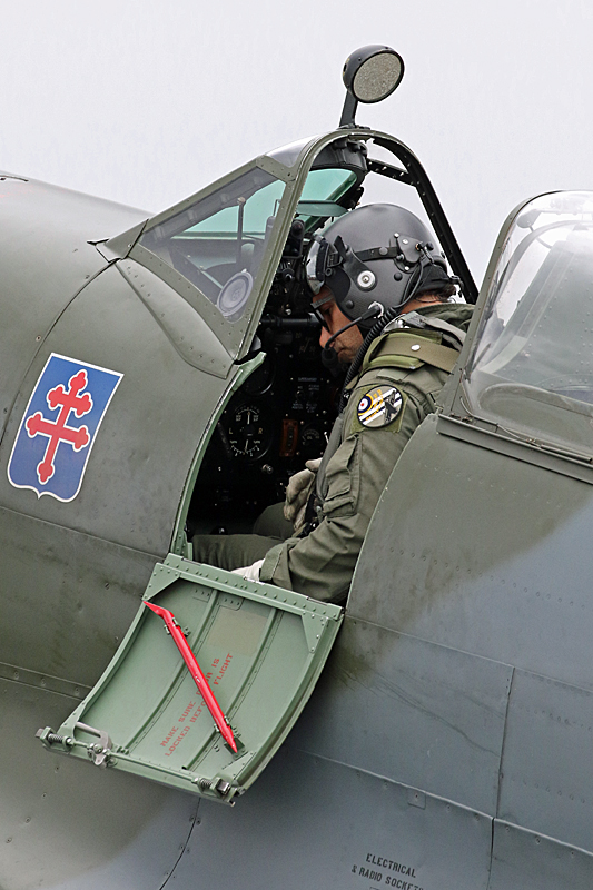 N avions à Carcassonne - Supermarine Spitfire Mk XIV