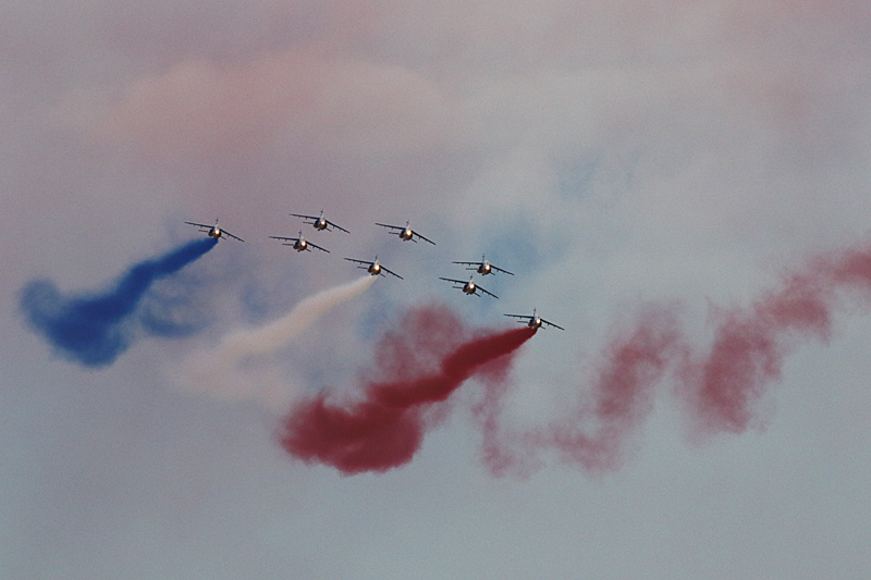 N avions à Carcassonne - Démonstration de la Patrouille de France sur Alphajet