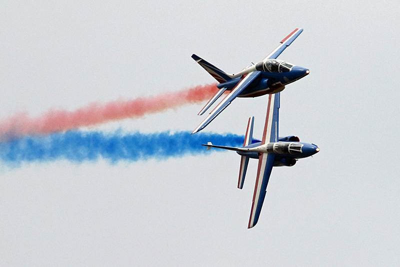 N avions à Carcassonne - Démonstration de la Patrouille de France sur Alphajet