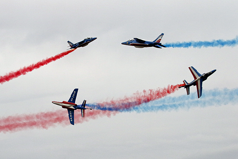 N avions à Carcassonne - Démonstration de la Patrouille de France sur Alphajet