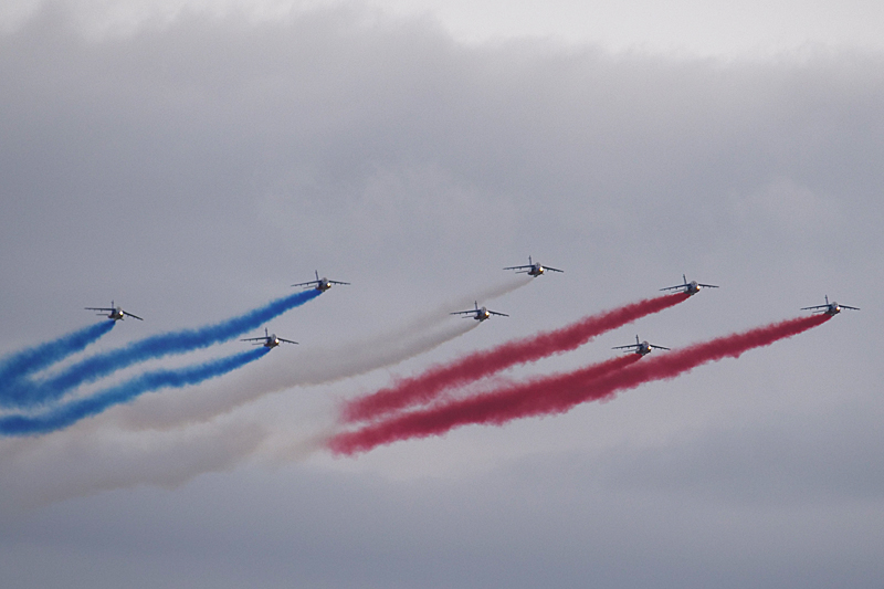 N avions à Carcassonne - Démonstration de la Patrouille de France sur Alphajet