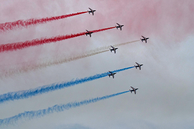 N avions à Carcassonne - Démonstration de la Patrouille de France sur Alphajet