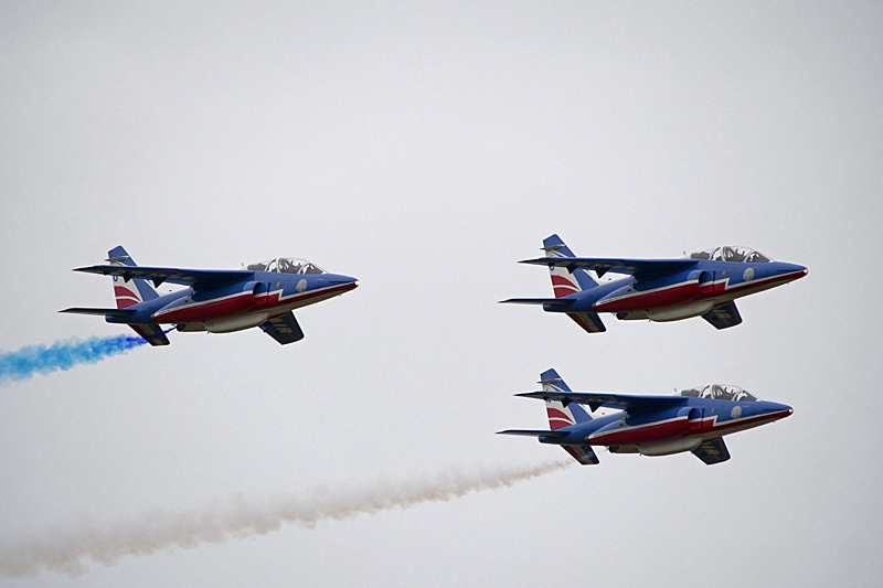 N avions à Carcassonne - Démonstration de la Patrouille de France sur Alphajet
