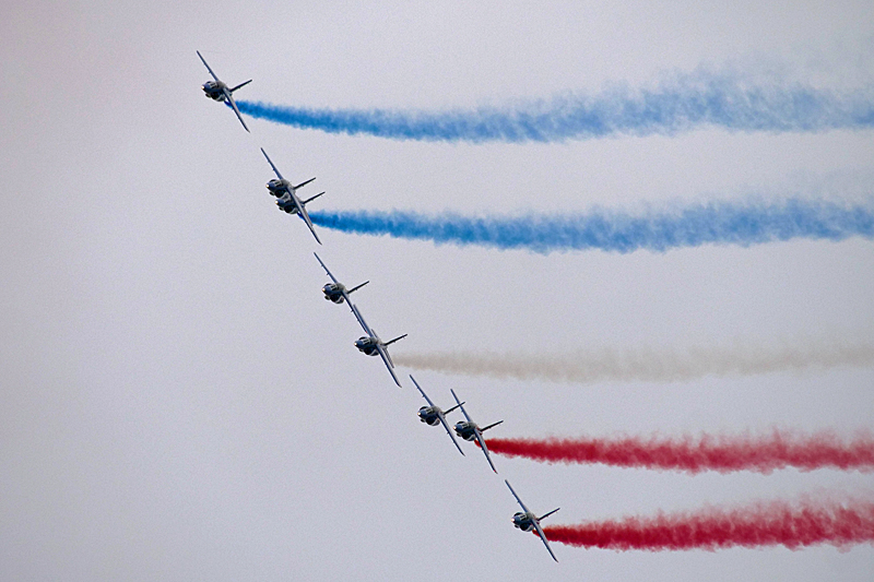 N avions à Carcassonne - Démonstration de la Patrouille de France sur Alphajet