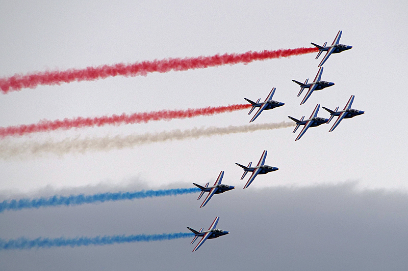 N avions à Carcassonne - Démonstration de la Patrouille de France sur Alphajet