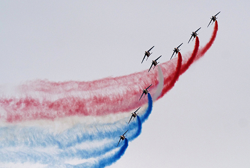 N avions à Carcassonne - Démonstration de la Patrouille de France sur Alphajet