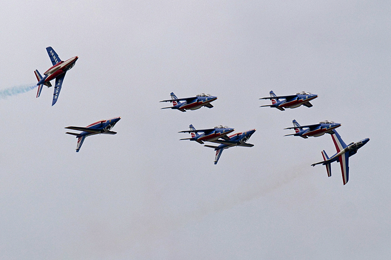 N avions à Carcassonne - Démonstration de la Patrouille de France sur Alphajet