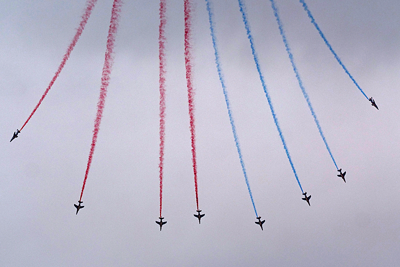 N avions à Carcassonne - Démonstration de la Patrouille de France sur Alphajet