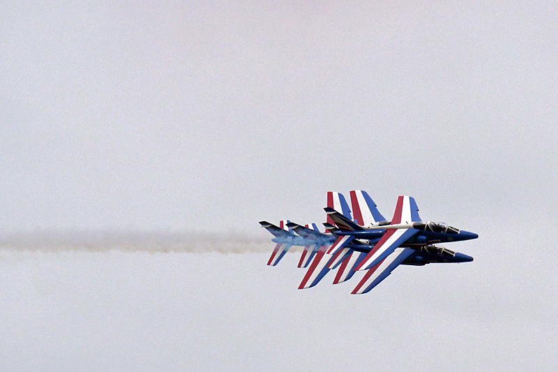N avions à Carcassonne - Démonstration de la Patrouille de France sur Alphajet