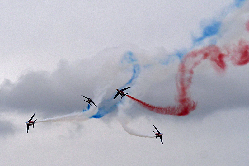 N avions à Carcassonne - Démonstration de la Patrouille de France sur Alphajet