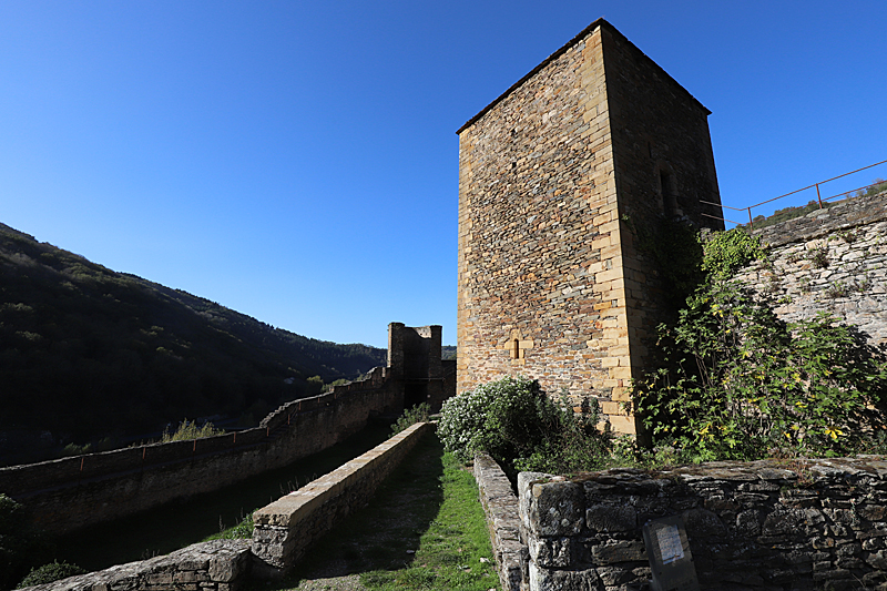 Brousse-le-Château - Le château de Brousse : la tour du prisonnier