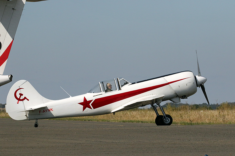 N avions à Carcassonne - Yakolev Yak-50