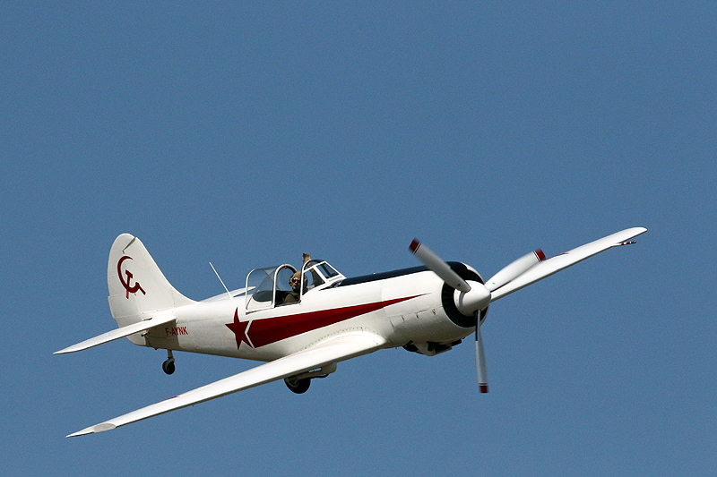 N avions à Carcassonne - Yakolev Yak-50