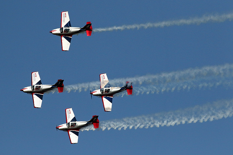 N avions à Carcassonne - La patrouille [q]Pioneer Team[q] sur Pioneer 330